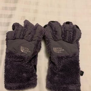North face gloves
